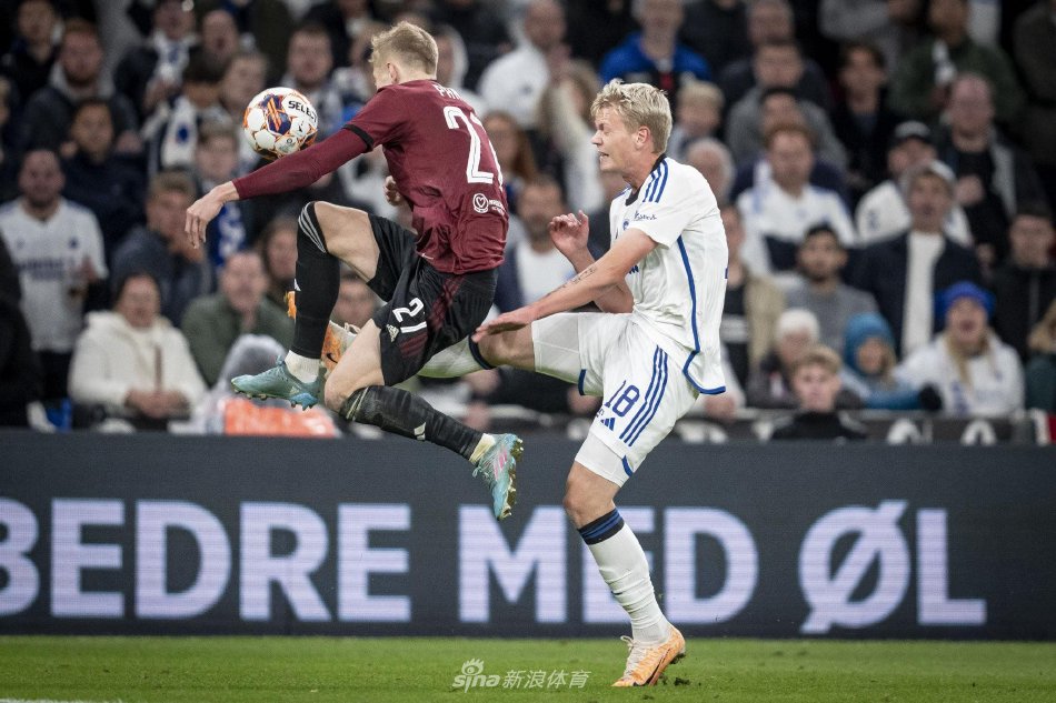 在接受采访 在接受采访