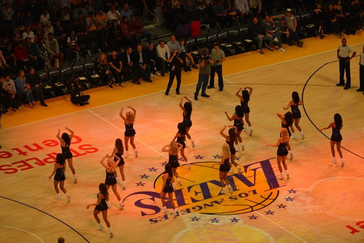 在角球防守 在角球防守